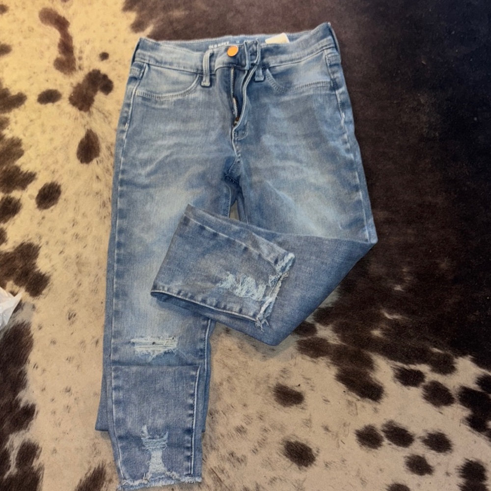 Old Navy Blue Distressed Ankle Cropped Jeans